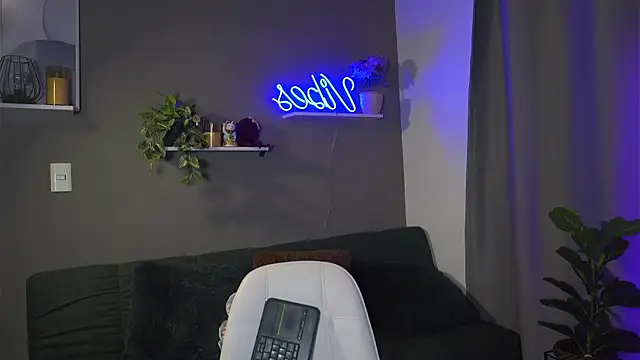 Snapshot of HannahEvanss chatting on 10-11-25, 04:16 HannahEvanss online show from 10-11-25, 04:16