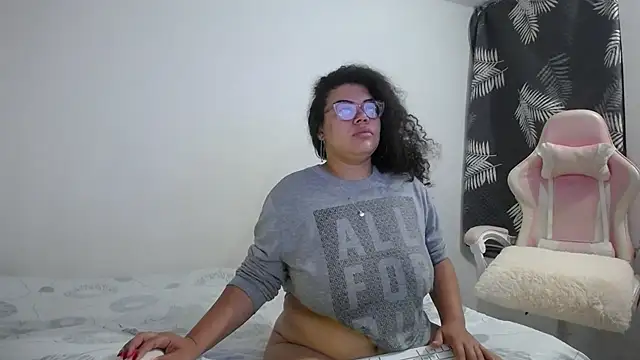 Snapshot of mabigomez00 chatting on 09-26-25, 09:24 mabigomez00 online show from 09-26-25, 09:24