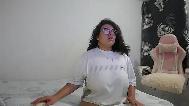 Snapshot of mabigomez00 chatting on 11-15-25, 09:28 mabigomez00 online show from 11-15-25, 09:28