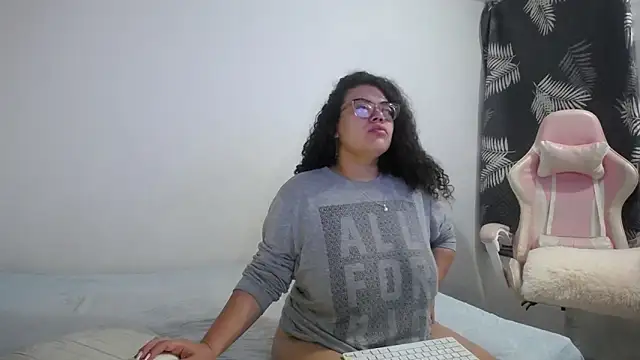 Snapshot of mabigomez00 chatting on 11-21-25, 07:07 mabigomez00 online show from 11-21-25, 07:07