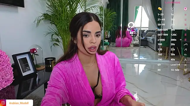 Snapshot of Arabian_beauty chatting on 10-10-25, 09:19 Arabian beauty online show from 10-10-25, 09:19