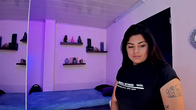 Snapshot of Catalinaa_martinez chatting on 12-15-24, 08:25 Catalinaa martinez online show from 12-15-24, 08:25