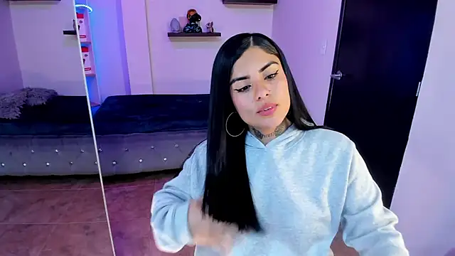 Snapshot of Catalinaa_martinez chatting on 03-02-25, 01:47 Catalinaa martinez online show from 03-02-25, 01:47