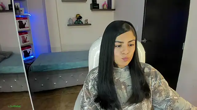 Snapshot of Catalinaa_martinez chatting on 03-22-25, 07:53 Catalinaa martinez online show from 03-22-25, 07:53