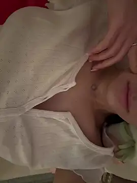 Prettylilgirll online show from 04-19-26, 06:43