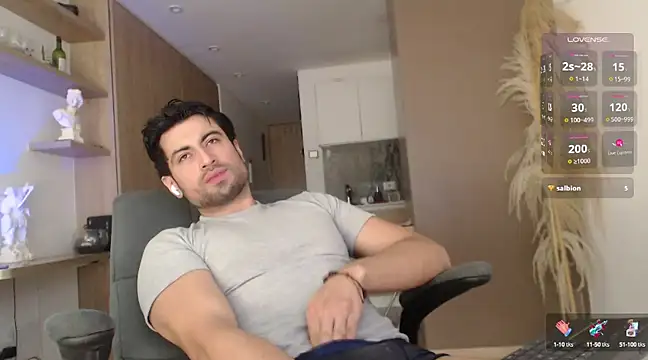 Snapshot of bradley_muscle chatting on 03-13-25, 03:28 bradley muscle online show from 03-13-25, 03:28