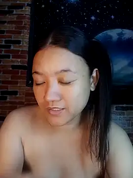 Snapshot of Urchanel chatting on 04-24-26, 11:56 Urchanel online show from 04-24-26, 11:56
