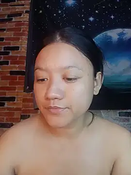 Snapshot of Urchanel chatting on 05-17-26, 01:29 Urchanel online show from 05-17-26, 01:29