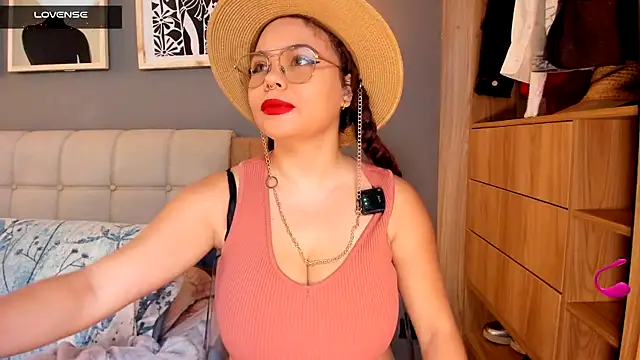 Snapshot of Ash_milk chatting on 06-17-26, 01:34 Ash milk online show from 06-17-26, 01:34