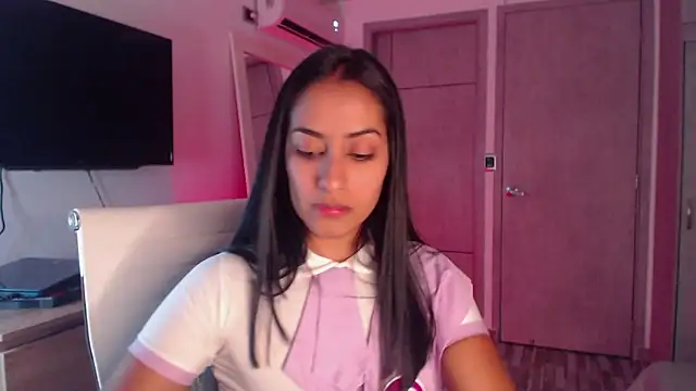 Snapshot of Brown_skin11 chatting on 10-31-25, 10:11 Brown skin11 online show from 10-31-25, 10:11