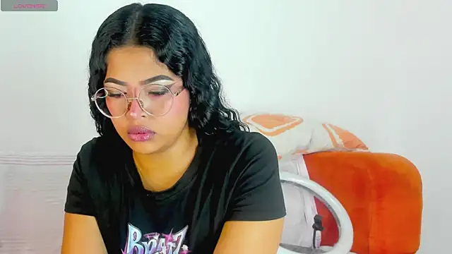 Snapshot of moana_taylor chatting on 06-14-26, 01:03 moana taylor online show from 06-14-26, 01:03