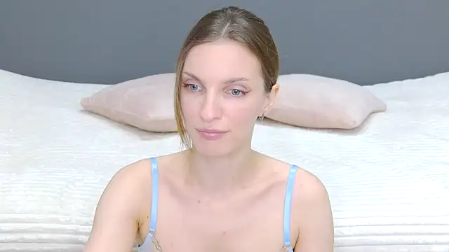 Snapshot of Beauty_Alex chatting on 10-12-25, 02:21 Beauty Alex online show from 10-12-25, 02:21