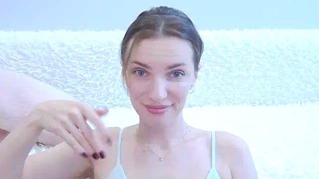 Snapshot of Beauty_Alex chatting on 06-19-26, 03:11 Beauty Alex online show from 06-19-26, 03:11