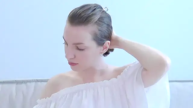 Snapshot of Beauty_Alex chatting on 06-28-26, 02:17 Beauty Alex online show from 06-28-26, 02:17