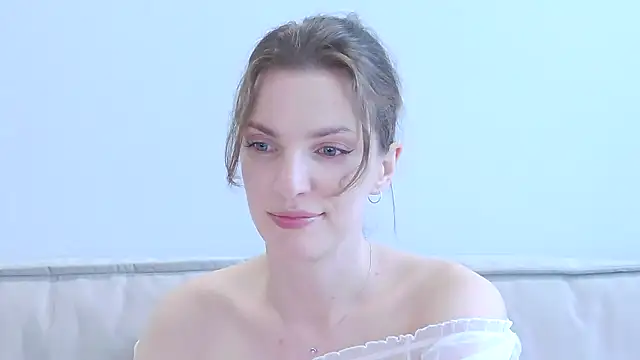 Snapshot of Beauty_Alex chatting on 06-30-26, 02:34 Beauty Alex online show from 06-30-26, 02:34