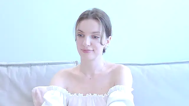 Snapshot of Beauty_Alex chatting on 07-05-26, 04:19 Beauty Alex online show from 07-05-26, 04:19