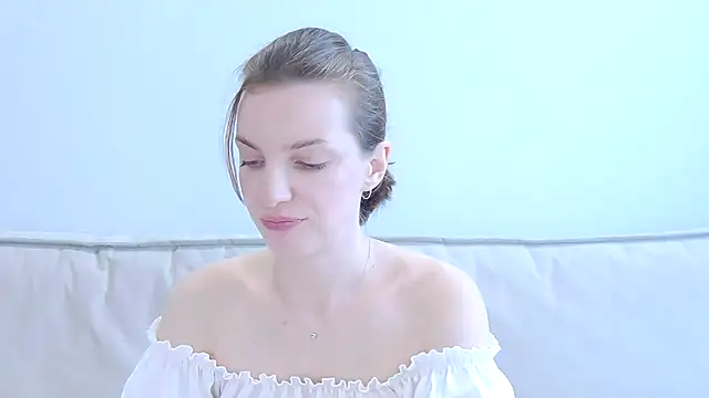 Snapshot of Beauty_Alex chatting on 07-08-26, 02:49 Beauty Alex online show from 07-08-26, 02:49
