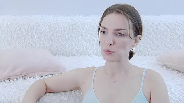 Snapshot of Beauty_Alex chatting on 07-11-26, 02:58 Beauty Alex online show from 07-11-26, 02:58