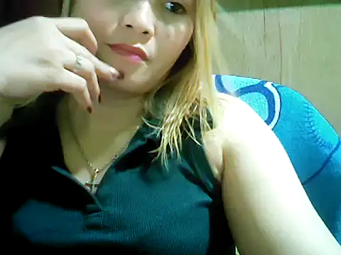 Snapshot of ashlylove25 chatting on 10-04-25, 11:03 ashlylove25 online show from 10-04-25, 11:03