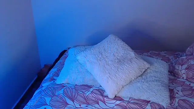 Snapshot of kim_perri chatting on 02-25-25, 03:38 kim perri online show from 02-25-25, 03:38