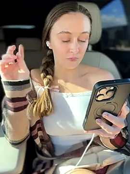 Snapshot of lunagirl13 chatting on 11-28-25, 08:44 lunagirl13 online show from 11-28-25, 08:44