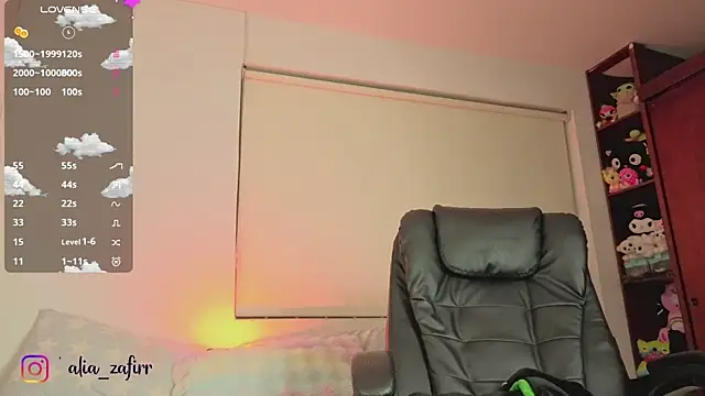 Snapshot of Laurent-Glass chatting on 11-07-25, 11:16 Laurent-Glass online show from 11-07-25, 11:16