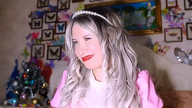 Snapshot of DirtySlut chatting on 12-23-24, 01:03 DirtySlut online show from 12-23-24, 01:03