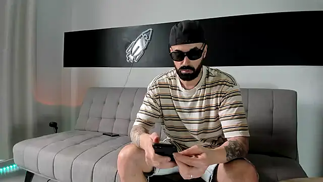 Snapshot of MattxFeet chatting on 12-23-24, 05:22 MattxFeet online show from 12-23-24, 05:22