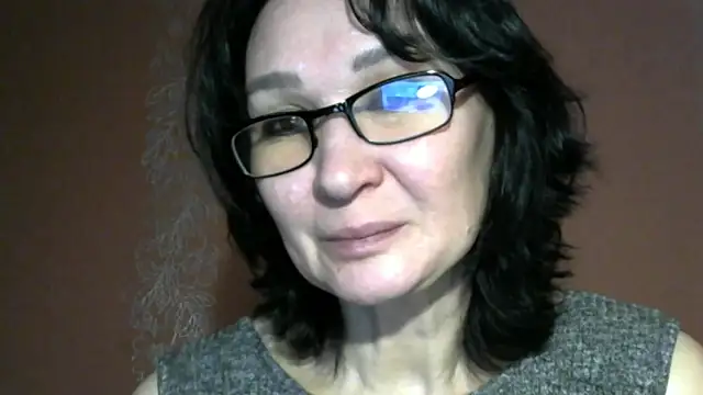 Snapshot of PrettyAndWild chatting on 11-25-25, 03:45 PrettyAndWild online show from 11-25-25, 03:45