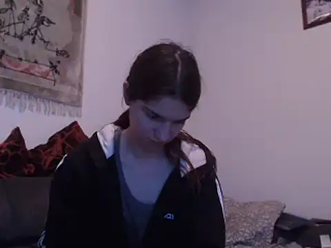 Snapshot of Geile-Luna chatting on 12-18-24, 07:08 Geile-Luna online show from 12-18-24, 07:08