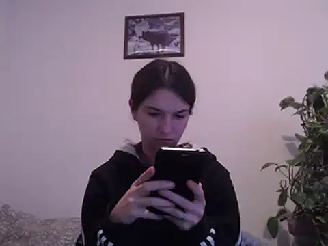 Snapshot of Geile-Luna chatting on 12-19-24, 06:34 Geile-Luna online show from 12-19-24, 06:34