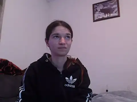 Snapshot of Geile-Luna chatting on 12-21-24, 06:34 Geile-Luna online show from 12-21-24, 06:34