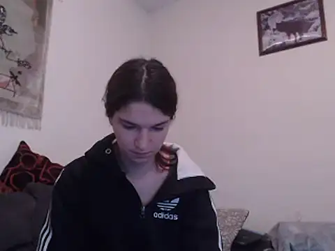 Snapshot of Geile-Luna chatting on 12-22-24, 09:09 Geile-Luna online show from 12-22-24, 09:09