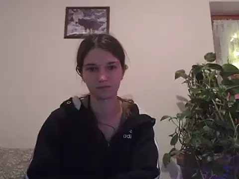 Snapshot of Geile-Luna chatting on 12-23-24, 07:52 Geile-Luna online show from 12-23-24, 07:52