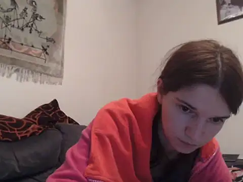 Snapshot of Geile-Luna chatting on 09-15-25, 05:35 Geile-Luna online show from 09-15-25, 05:35