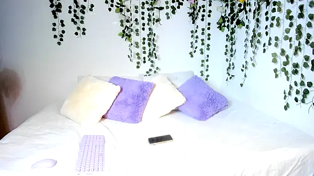 Snapshot of violeta_milleer chatting on 03-15-25, 05:15 violeta milleer online show from 03-15-25, 05:15