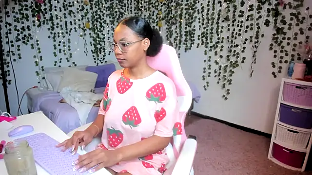 Snapshot of violeta_milleer chatting on 09-20-25, 03:13 violeta milleer online show from 09-20-25, 03:13