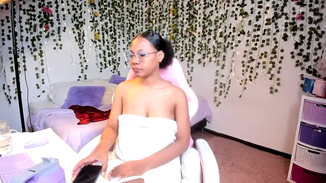 Snapshot of violeta_milleer chatting on 09-24-25, 03:37 violeta milleer online show from 09-24-25, 03:37