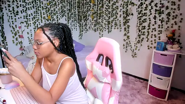 Snapshot of violeta_milleer chatting on 11-19-25, 05:02 violeta milleer online show from 11-19-25, 05:02