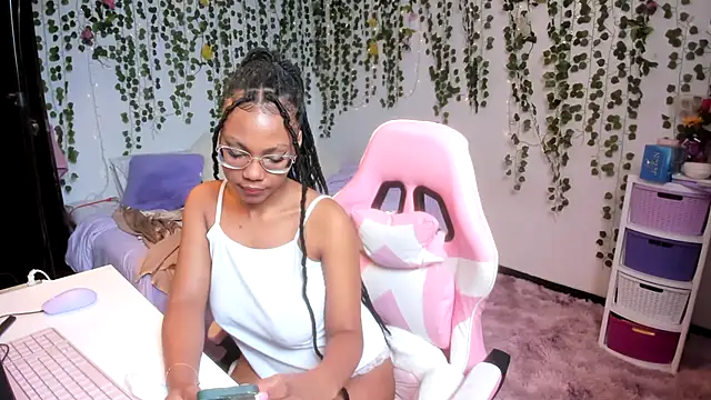 Snapshot of violeta_milleer chatting on 11-24-25, 05:34 violeta milleer online show from 11-24-25, 05:34