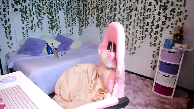 Snapshot of violeta_milleer chatting on 11-25-25, 05:35 violeta milleer online show from 11-25-25, 05:35