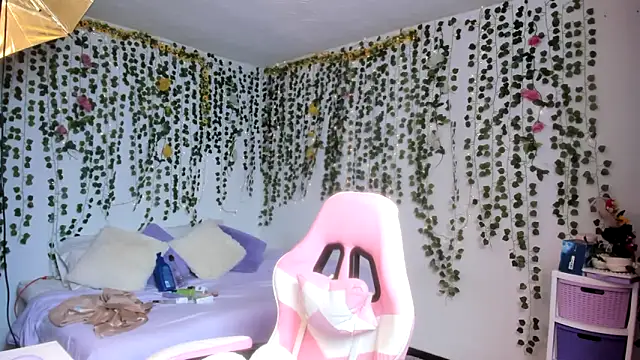 Snapshot of violeta_milleer chatting on 11-27-25, 05:37 violeta milleer online show from 11-27-25, 05:37