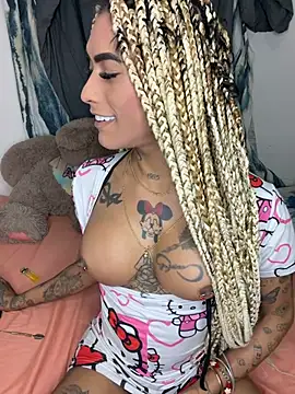 Snapshot of Nella_Dolls chatting on 01-05-26, 09:40 Nella Dolls online show from 01-05-26, 09:40