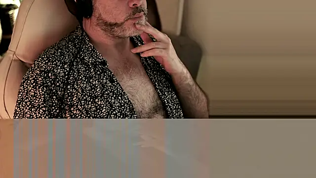 Snapshot of Sanders_White chatting on 12-23-24, 04:12 Sanders White online show from 12-23-24, 04:12