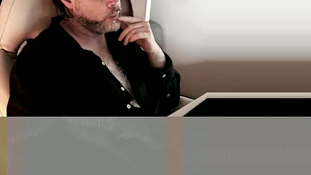 Snapshot of Sanders_White chatting on 12-31-24, 01:47 Sanders White online show from 12-31-24, 01:47