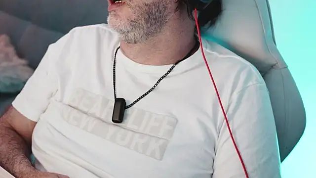 Snapshot of Sanders_White chatting on 02-23-25, 05:12 Sanders White online show from 02-23-25, 05:12