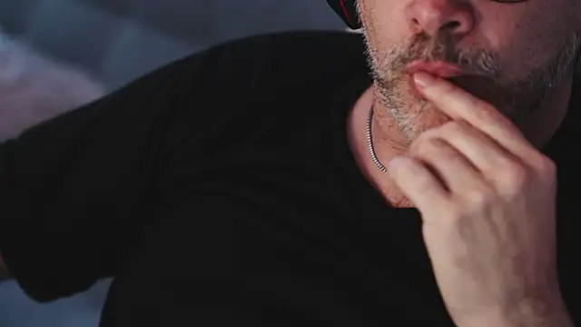 Snapshot of Sanders_White chatting on 02-26-25, 04:47 Sanders White online show from 02-26-25, 04:47