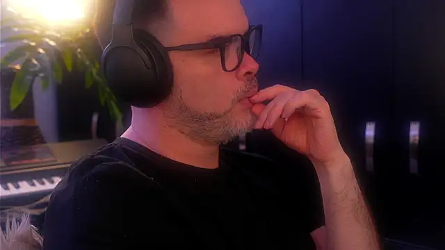 Snapshot of Sanders_White chatting on 09-13-25, 07:57 Sanders White online show from 09-13-25, 07:57