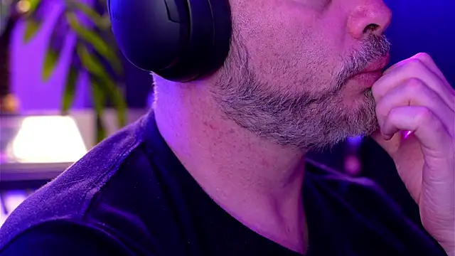 Snapshot of Sanders_White chatting on 09-24-25, 11:30 Sanders White online show from 09-24-25, 11:30