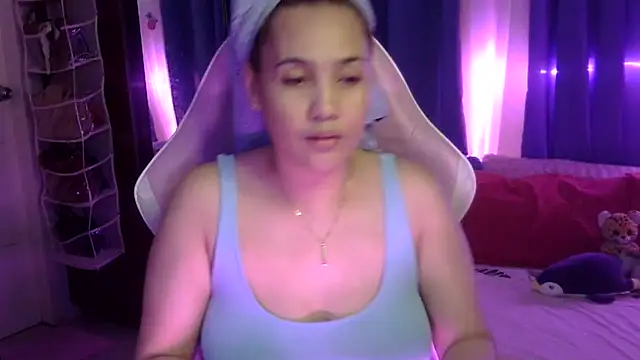 Snapshot of yourbabe_Brielle chatting on 09-19-25, 04:40 yourbabe Brielle online show from 09-19-25, 04:40